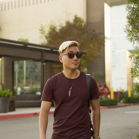 Profile Picture of Jian Chen (@vvex) on Poshmark
