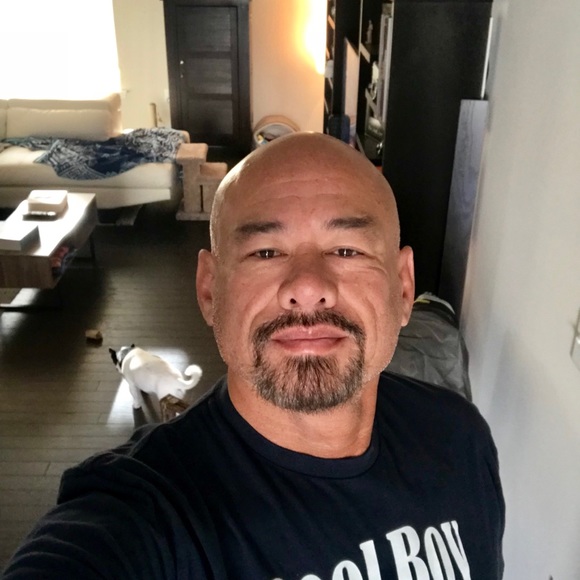 Profile Picture of Alan Corpus (@alancorpus) on Poshmark