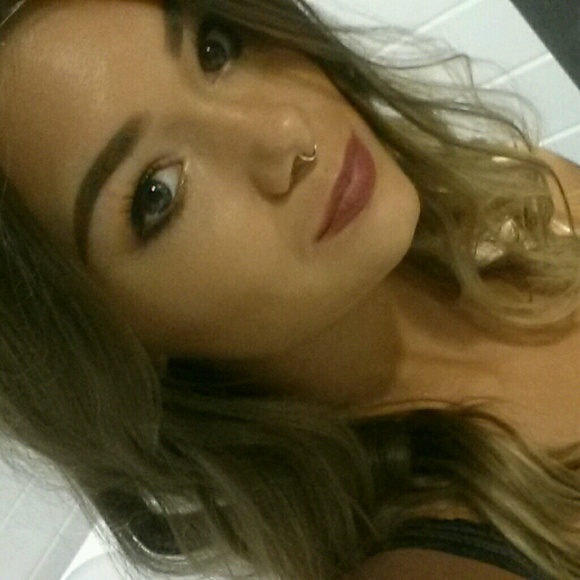 Profile Picture of Taylor Richards (@trich7065) on Poshmark