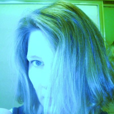 Profile Picture of Christine Winn (@ChristieWinn) on Twitter