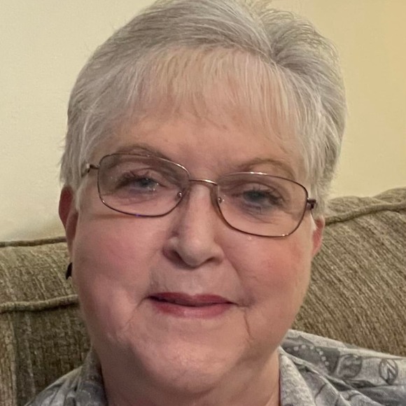 Profile Picture of Kim Lydick (@kslydick) on Poshmark