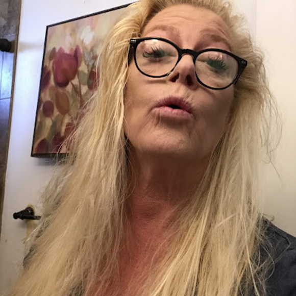 Kimberly Klement - Poshmark Profile Picture of Kimberly Klement (@detinydoll82) on Poshmark