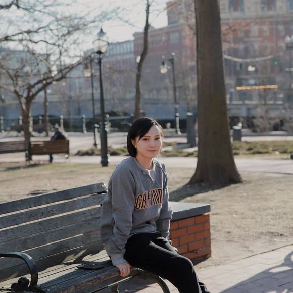 Profile Picture of Xingxing Cheng (@xingxingcheng) on Poshmark