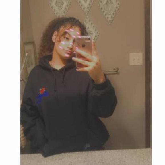 Profile Picture of Evelyn Fernandez (@imsofance2001) on Poshmark