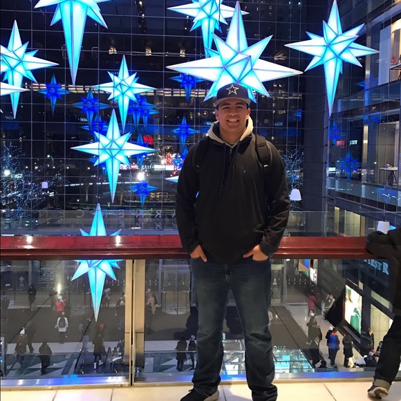 Profile Picture of David Pava (@davidpava12) on Poshmark