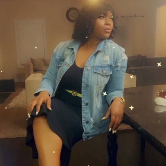 Profile Picture of Leona Hassan (@leonie08) on Poshmark