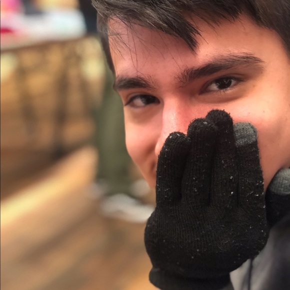 Profile Picture of David Rodas (@didirodas) on Poshmark