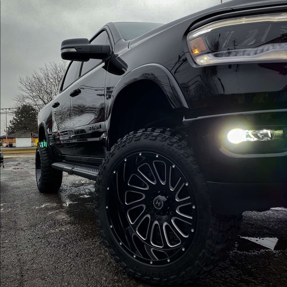 Profile Picture of Mike Ayache (@mikeayache) on Poshmark