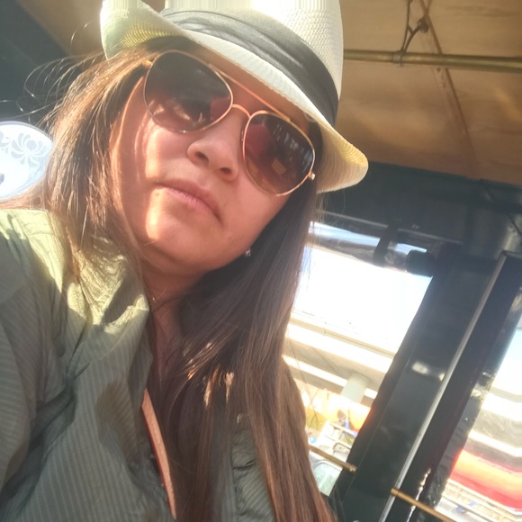 Profile Picture of Heidi Roberts (@heidi_roberts) on Poshmark