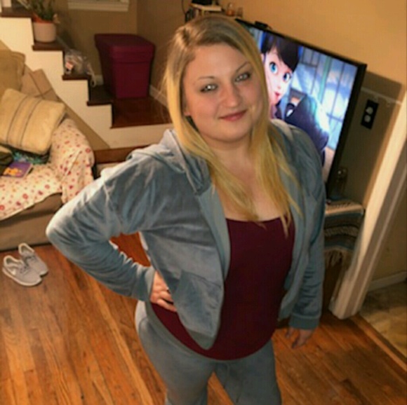 Profile Picture of Casey Clark (@chinawhite7) on Poshmark