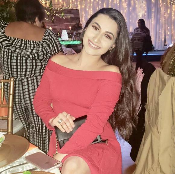 Profile Picture of Amanda Borba (@amandaborba) on Poshmark