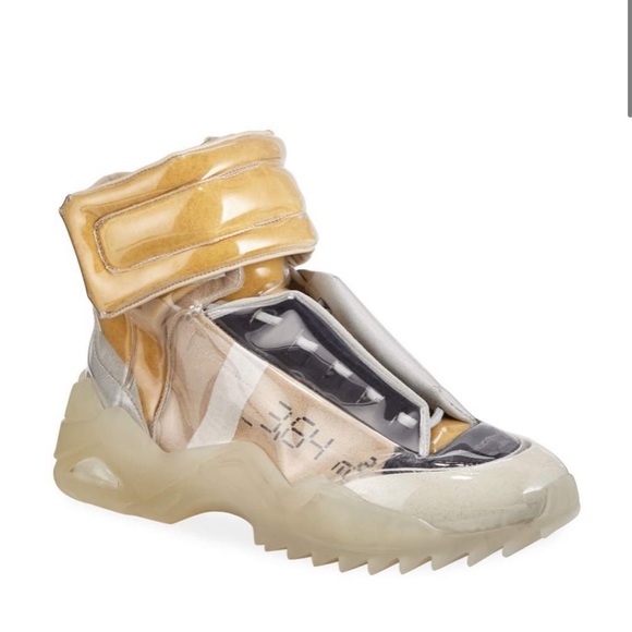 Profile Picture of Jordan Whitfield (@whitfieldshop) on Poshmark