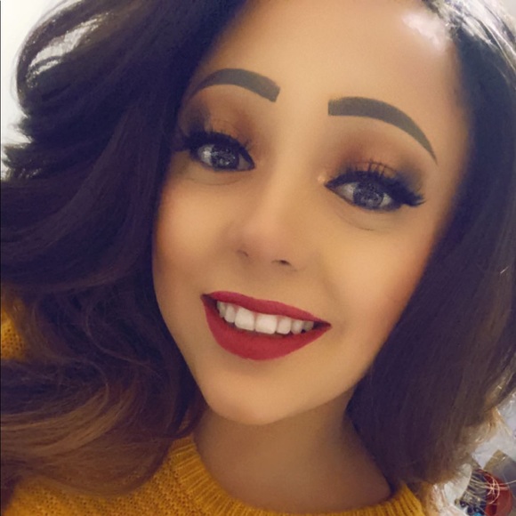 Profile Picture of Leandra Michelli (@ellieevans525) on Poshmark