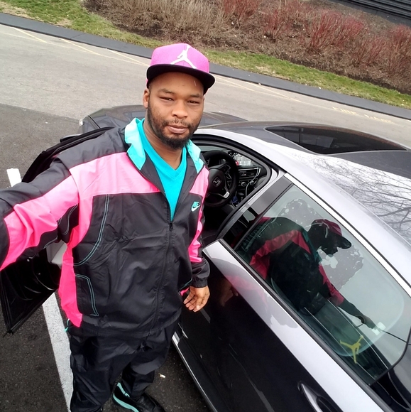 Profile Picture of Brandon Cloud (@brandoncloud) on Poshmark