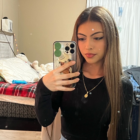 Profile Photo of Krystal Munoz (@krystalmunoz362) on Poshmark