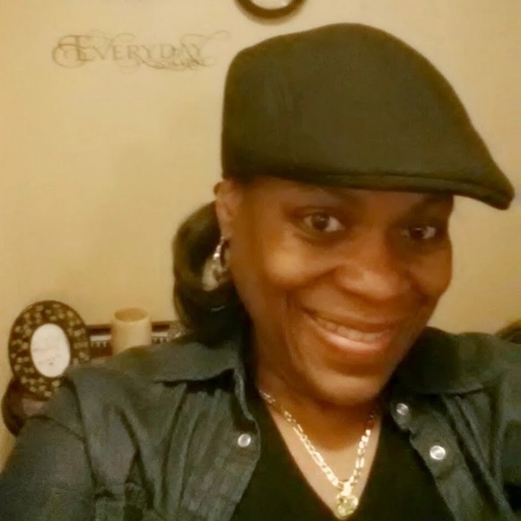 Profile Picture of Pamela Hale (@kimanialove) on Poshmark