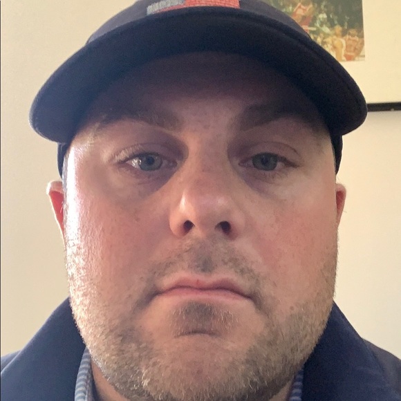 Profile Picture of Jake Aaron (@jakeaaron512) on Poshmark