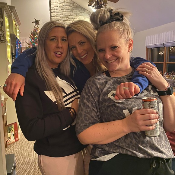 Profile Picture of Amanda Nice (@roxy4110) on Poshmark