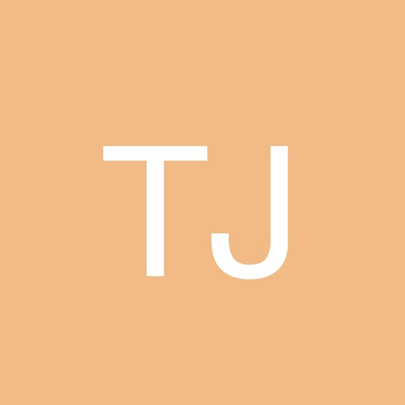 Profile Picture of Tracey Jerry (@barbarolenora62) on Poshmark