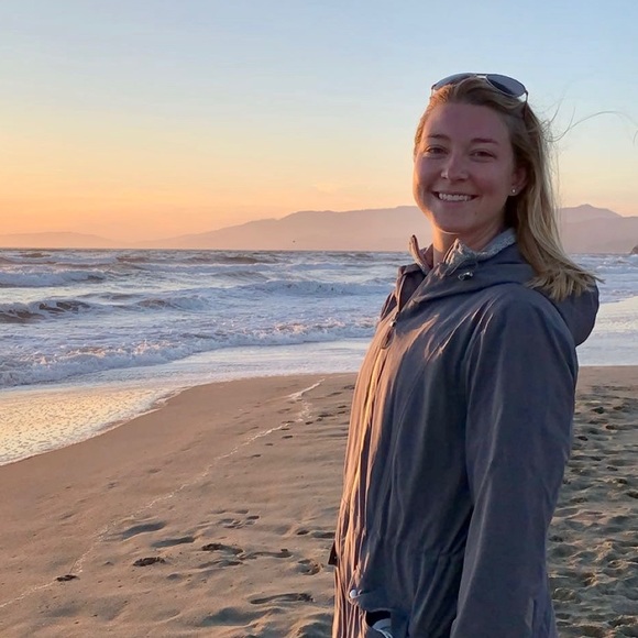 Profile Picture of Alaina Clague (@alainaclague) on Poshmark