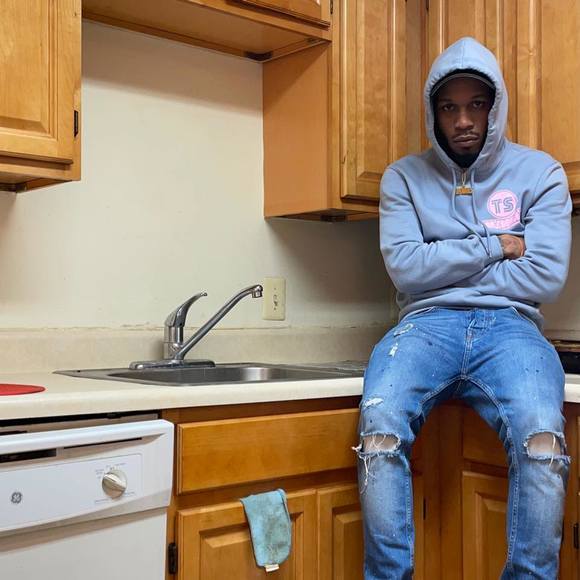 Profile Picture of Bobbye Tolliver (@itsonlyonekash) on Poshmark