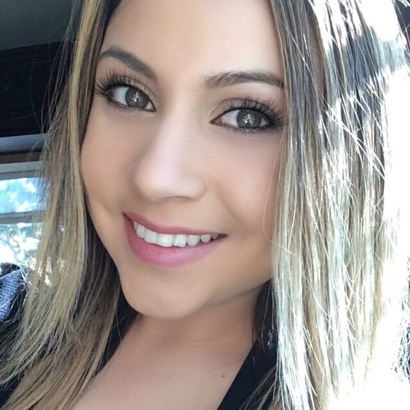 Profile Picture of Ashley Alfaro (@ashleya1992) on Poshmark