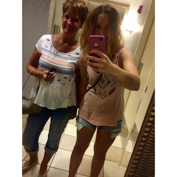 Profile Picture of Cindy Alexander (@cindyalex) on Poshmark