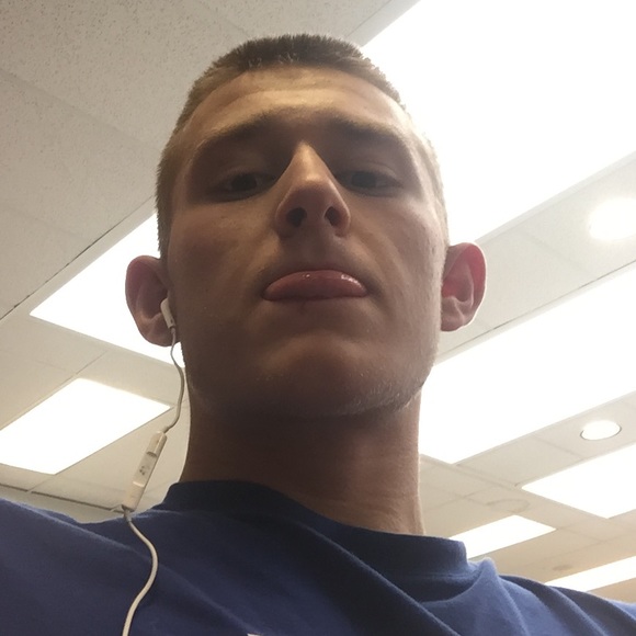 Profile Picture of Anthony Servidone (@aservidond) on Poshmark