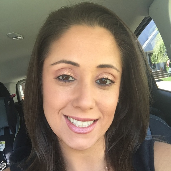 Profile Picture of Lindsey Paese (@paese2885) on Poshmark