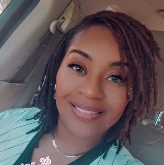 Profile Picture of Athenia Rogers (@honeybybbrown) on Poshmark