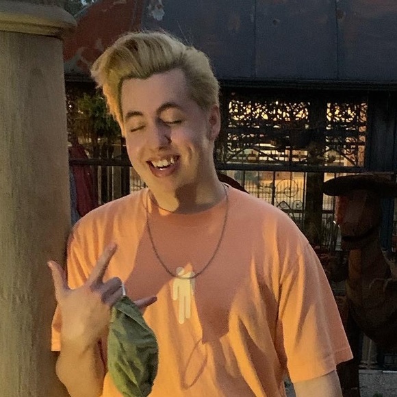 Profile Picture of Ian Wade (@misteri_) on Poshmark