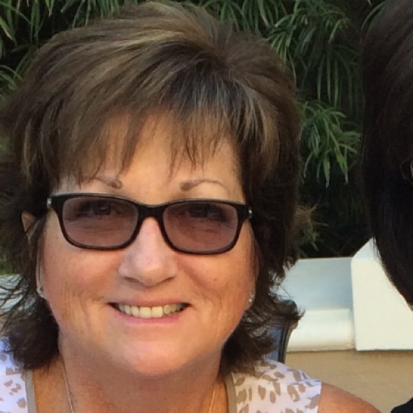 Profile Picture of Kim Osborn (@kraftkim1107) on Poshmark