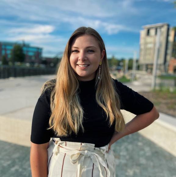 Profile Picture of Ally Gerndt (@ally_gerndt) on Poshmark