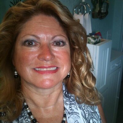 Profile Picture of Debbie Dragon (@dragonladyfla) on Twitter