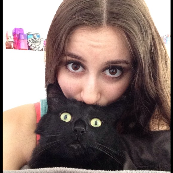 Profile Picture of Danielle Sormann (@tangokitty) on Poshmark