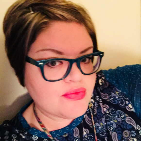 Profile Picture of Robin Moen (@rmoen1973) on Poshmark