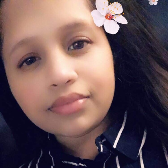 Shanya Basdeosingh - Poshmark Profile Picture of Shanya Basdeosingh (@shanyab_) on Poshmark