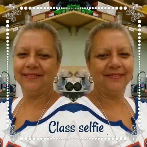 Profile Picture of Susan Flores (@sueesa34) on Poshmark