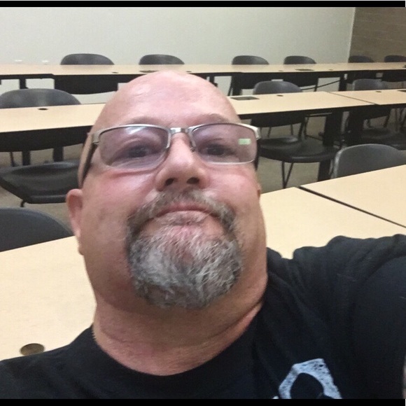 Profile Picture of Gregory Roark (@choppeshoppe) on Poshmark