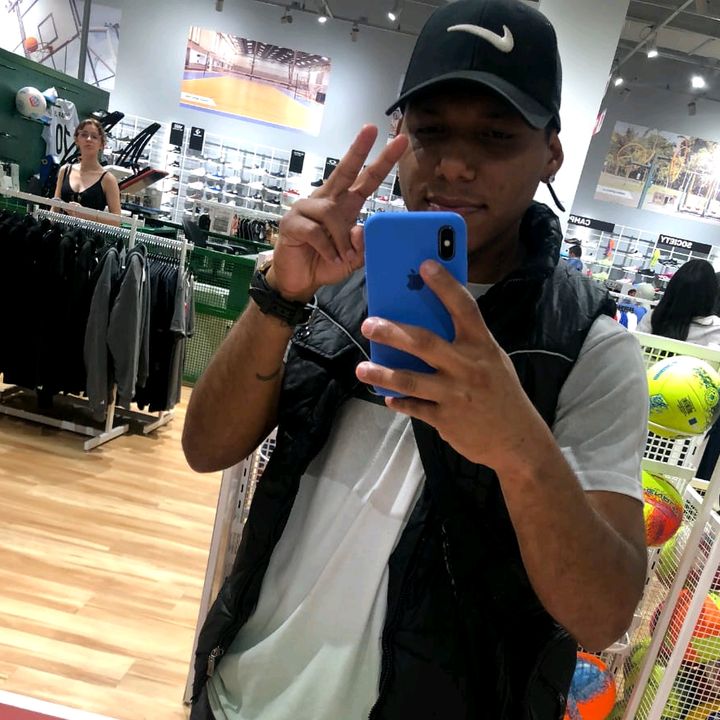 Profile Picture of sonrisa (@richardlug) on Tiktok
