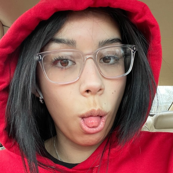 Profile Picture of Kailee Killips (@kailee_killips) on Poshmark