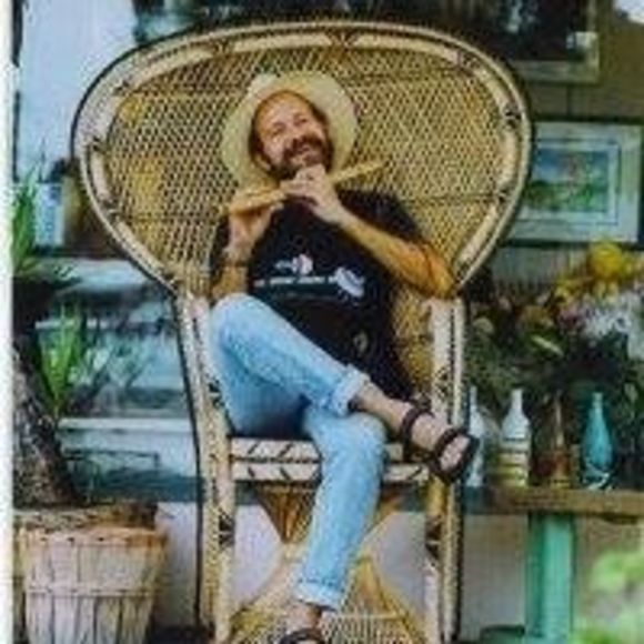 Profile Picture of Thomas Henninger (@tomtheflowerman) on Poshmark