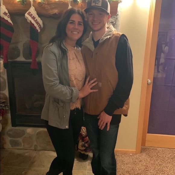 Profile Picture of Alexa Stoner (@alexastoner21) on Poshmark