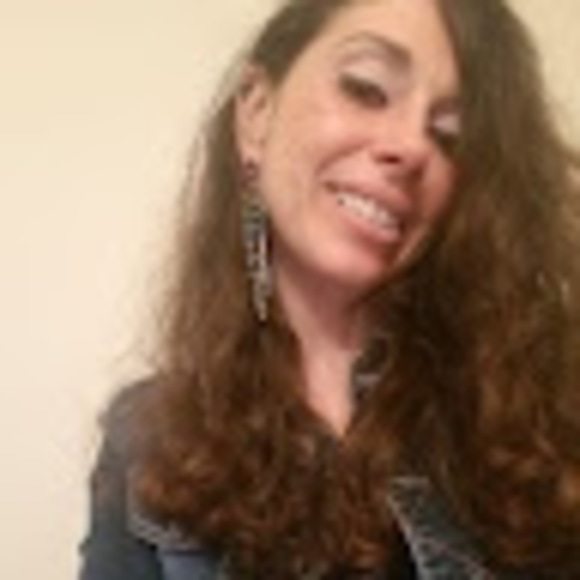 Profile Picture of Angela Locklear (@amilo0624) on Poshmark