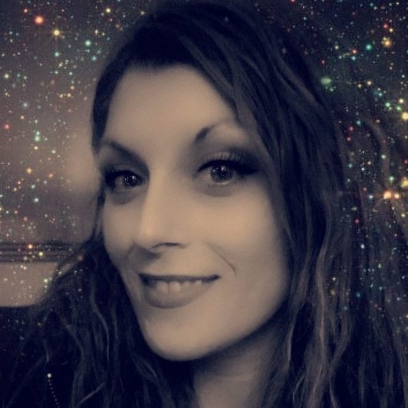 Profile Picture of Tanya Gouin (@tanyagouin) on Poshmark