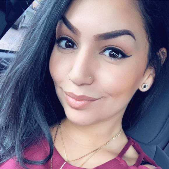 Profile Picture of Ruby Coronado (@rubyluvsu2) on Poshmark