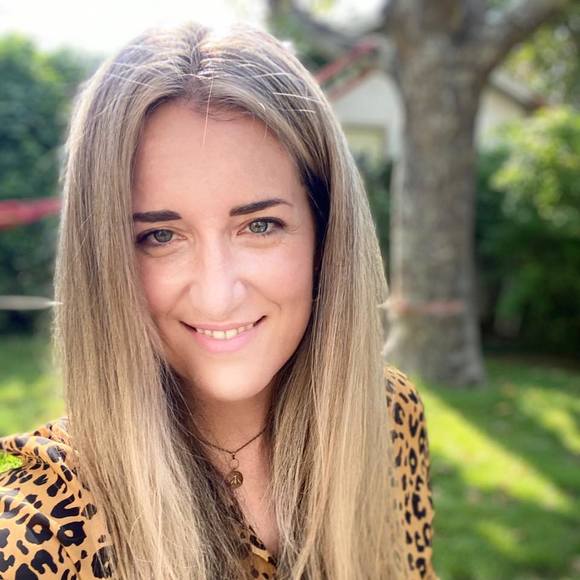Profile Picture of Robin Fator (@robinfator) on Poshmark