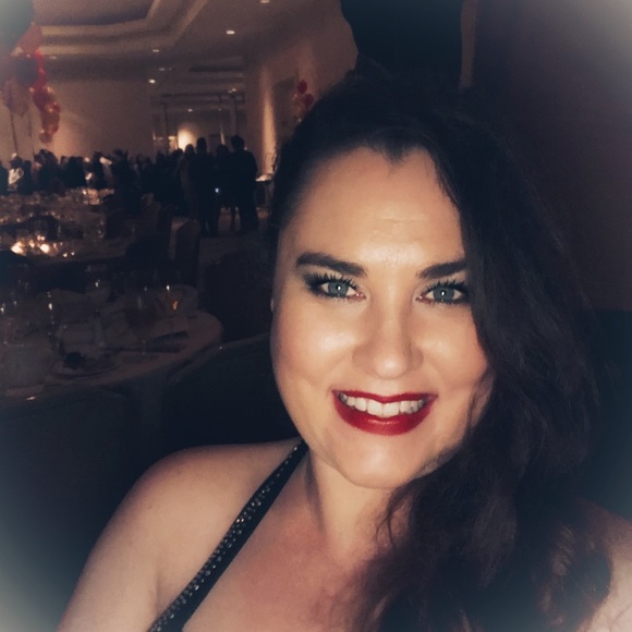 Profile Picture of Erica Leal (@enleal) on Poshmark