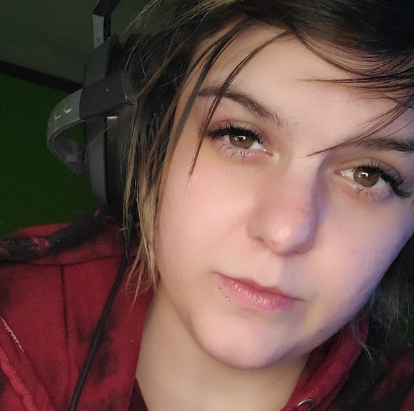 Profile Picture of Rhea Rhead (@rhearhead) on Poshmark