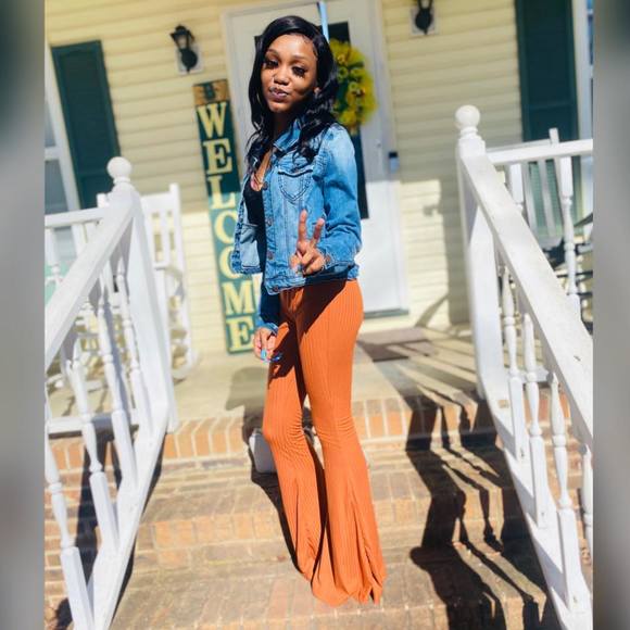 Profile Picture of Asiona Mayfield (@asionamayfield) on Poshmark